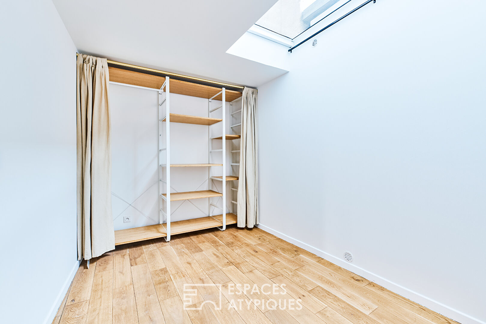 Former photo studio transformed into a triplex in Marcadet – Poissonniers