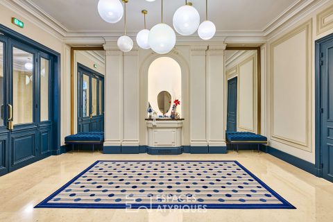 Exceptional top floor near Parc Monceau