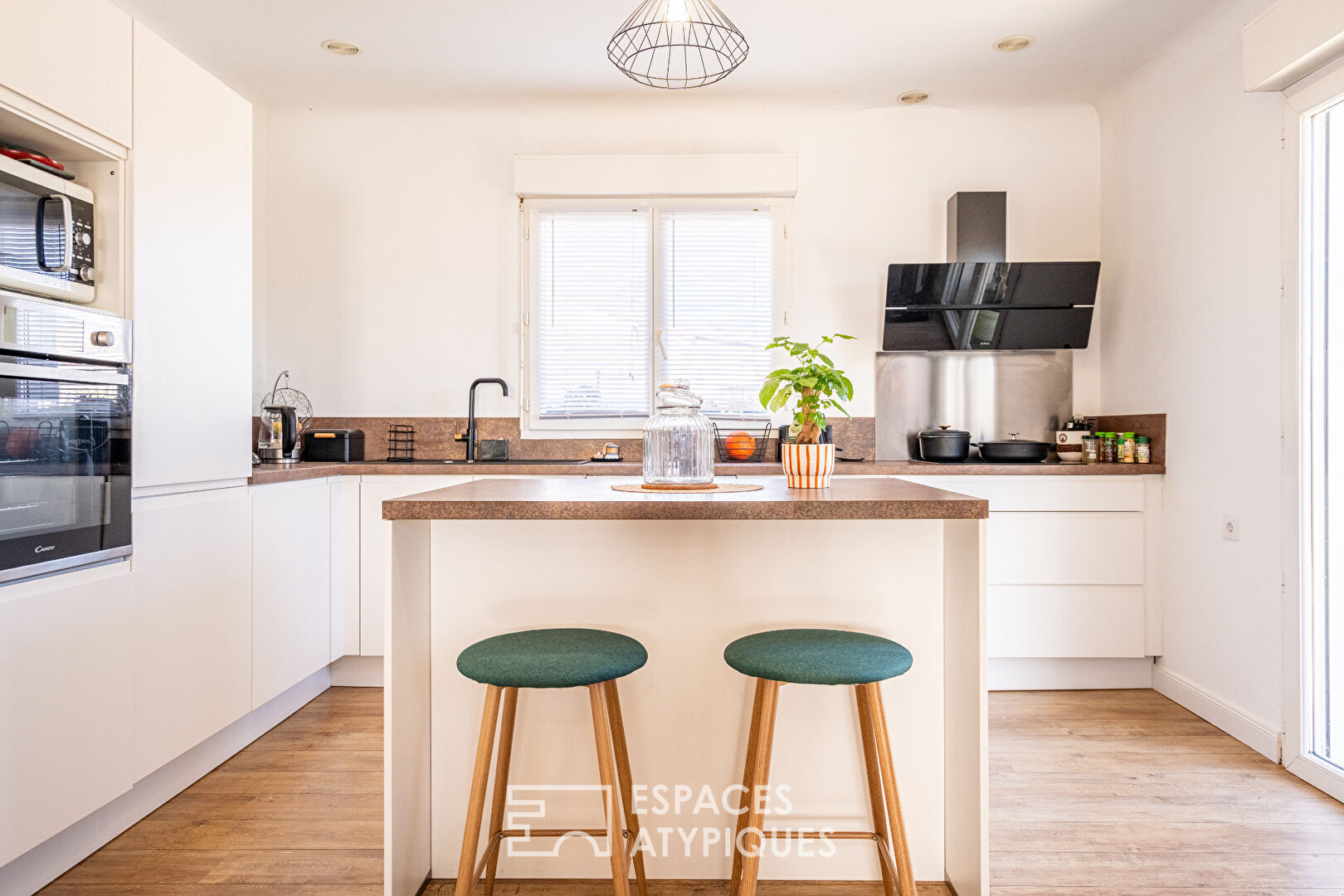 Plain-pied lumineux avec jardin paisible