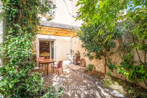 Maison de charme avec patio en centre-ville, proche des Halles