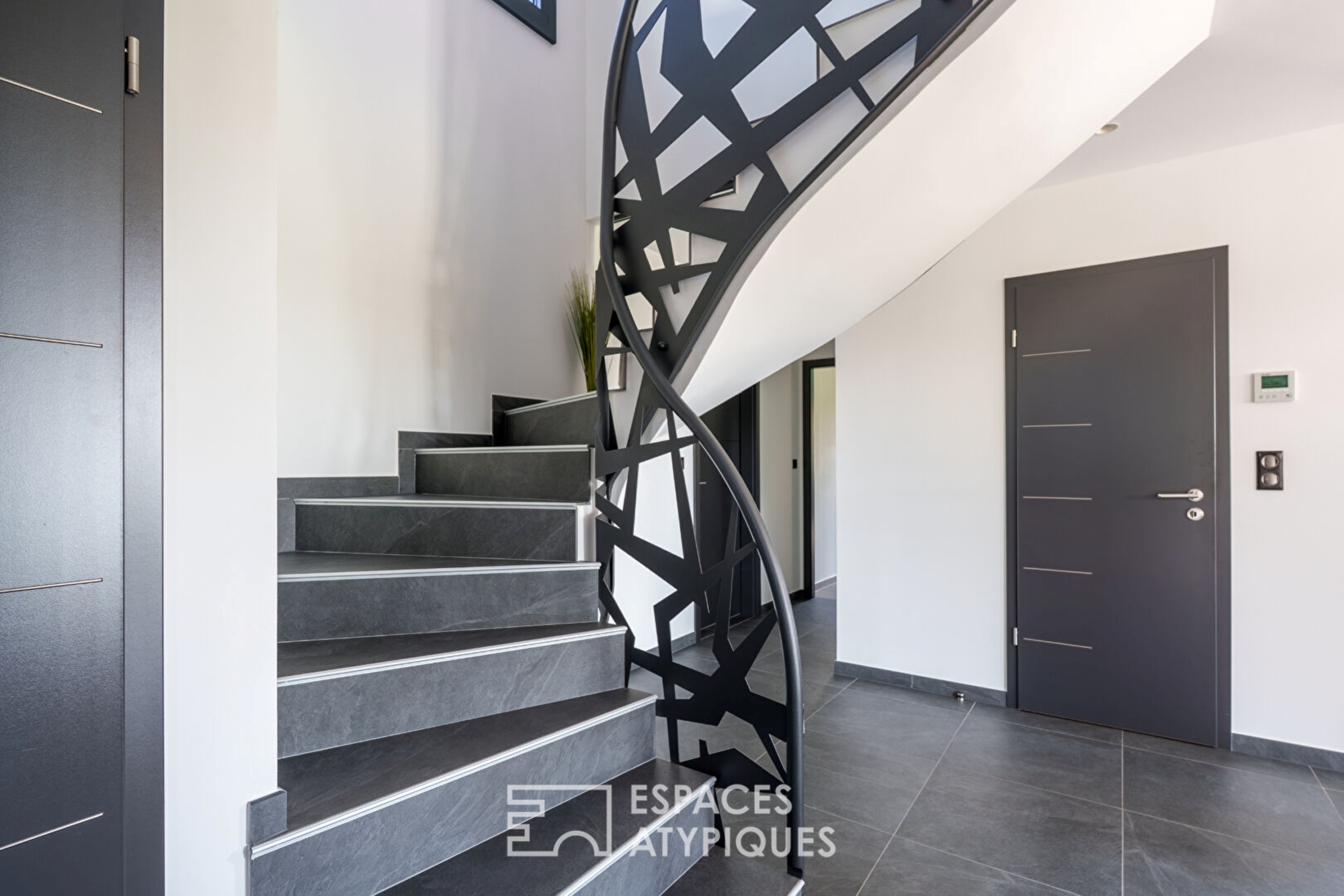 Maison contemporaine dans un cadre verdoyant