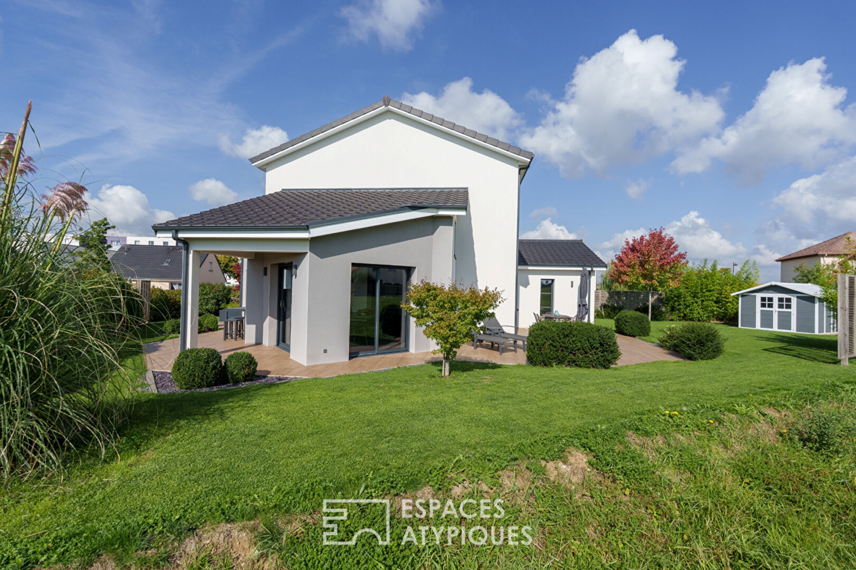 Maison contemporaine dans un cadre verdoyant