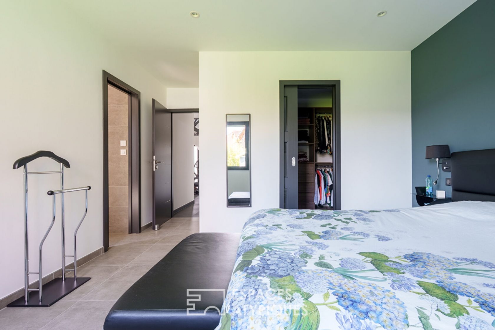 Maison contemporaine dans un cadre verdoyant