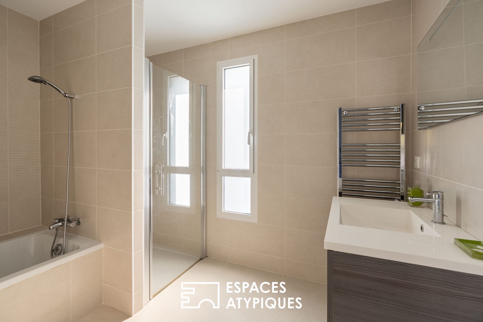 Élégante contemporaine près du lac de Beaulieu