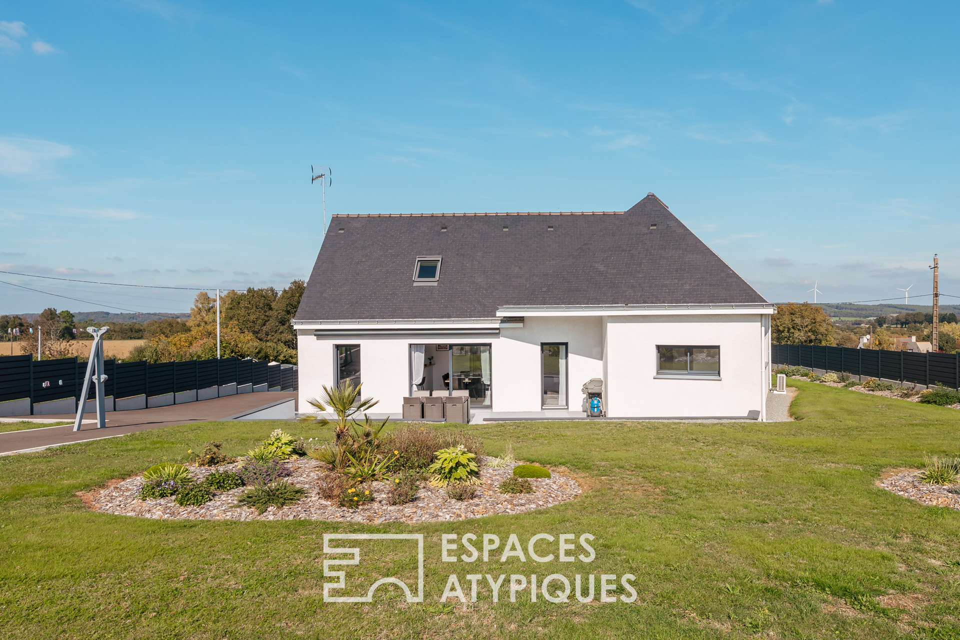 Maison familiale contemporaine avec terrasse et jardin sans vis-à-vis