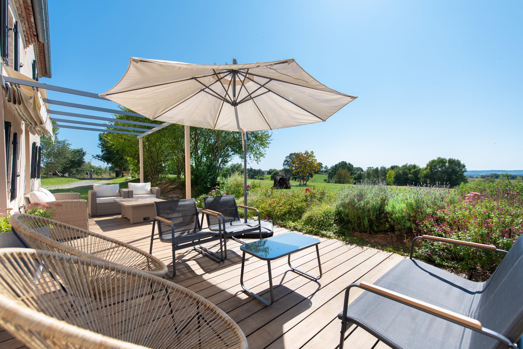 Propriété rénovée avec vue dégagée sur la campagne tarnaise