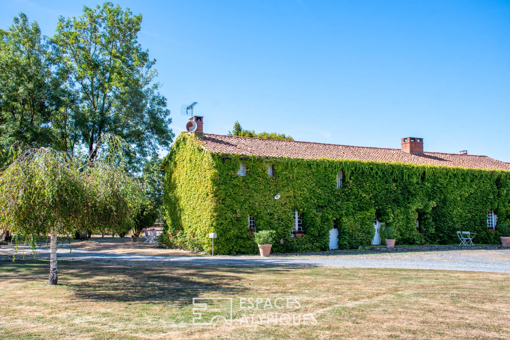 Ferme au charme rustique et cadre naturel avec dépendances
