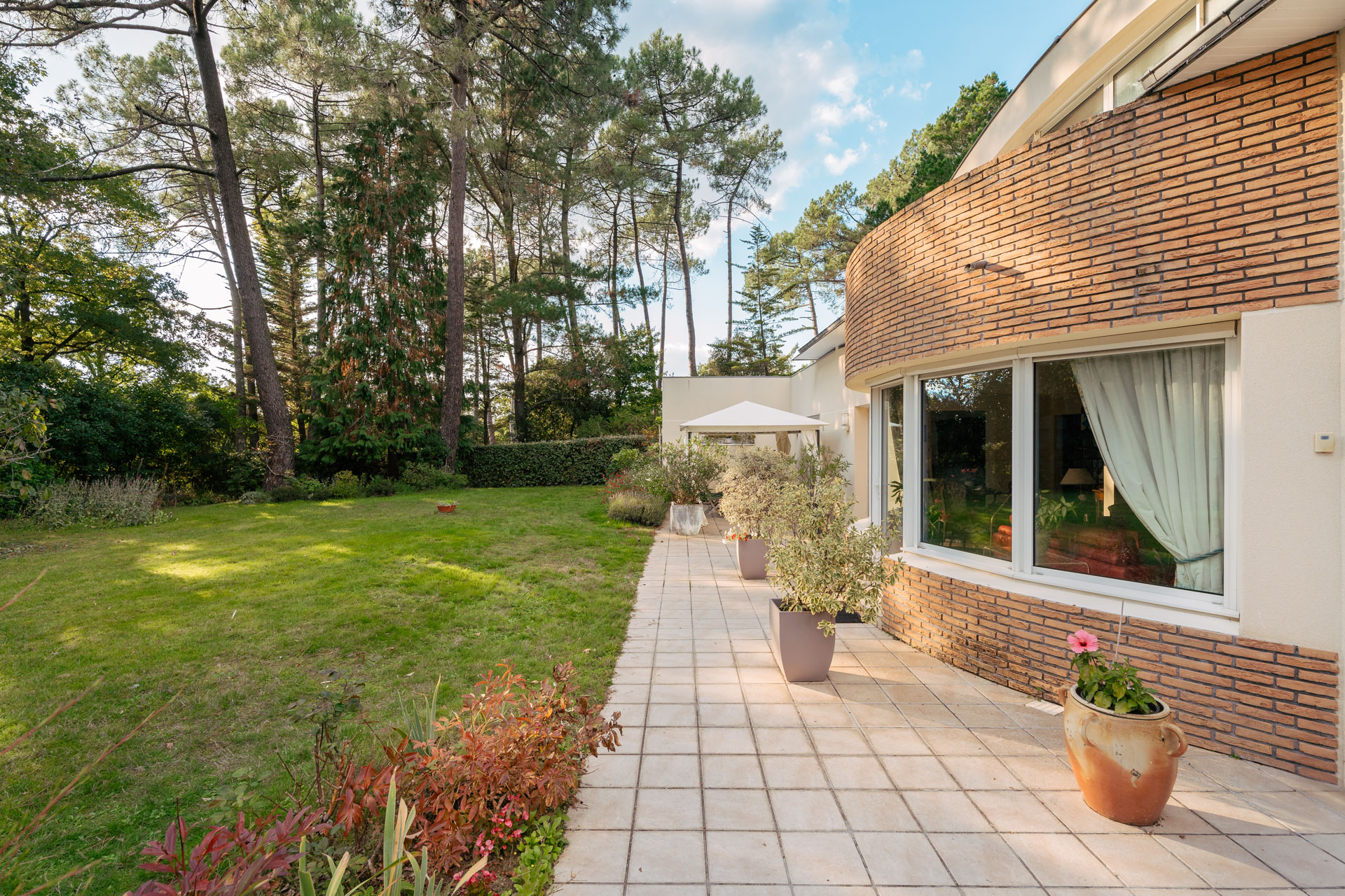 Architect-Designed House with Landscaped Garden in a Wooded Setting