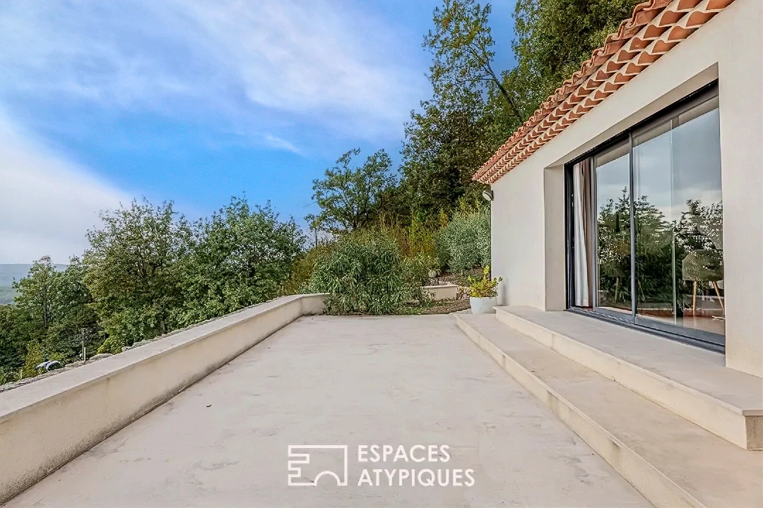 Villa d’exception à Saint-Vallier-de-Thiey : l’élégance provençale face au panorama