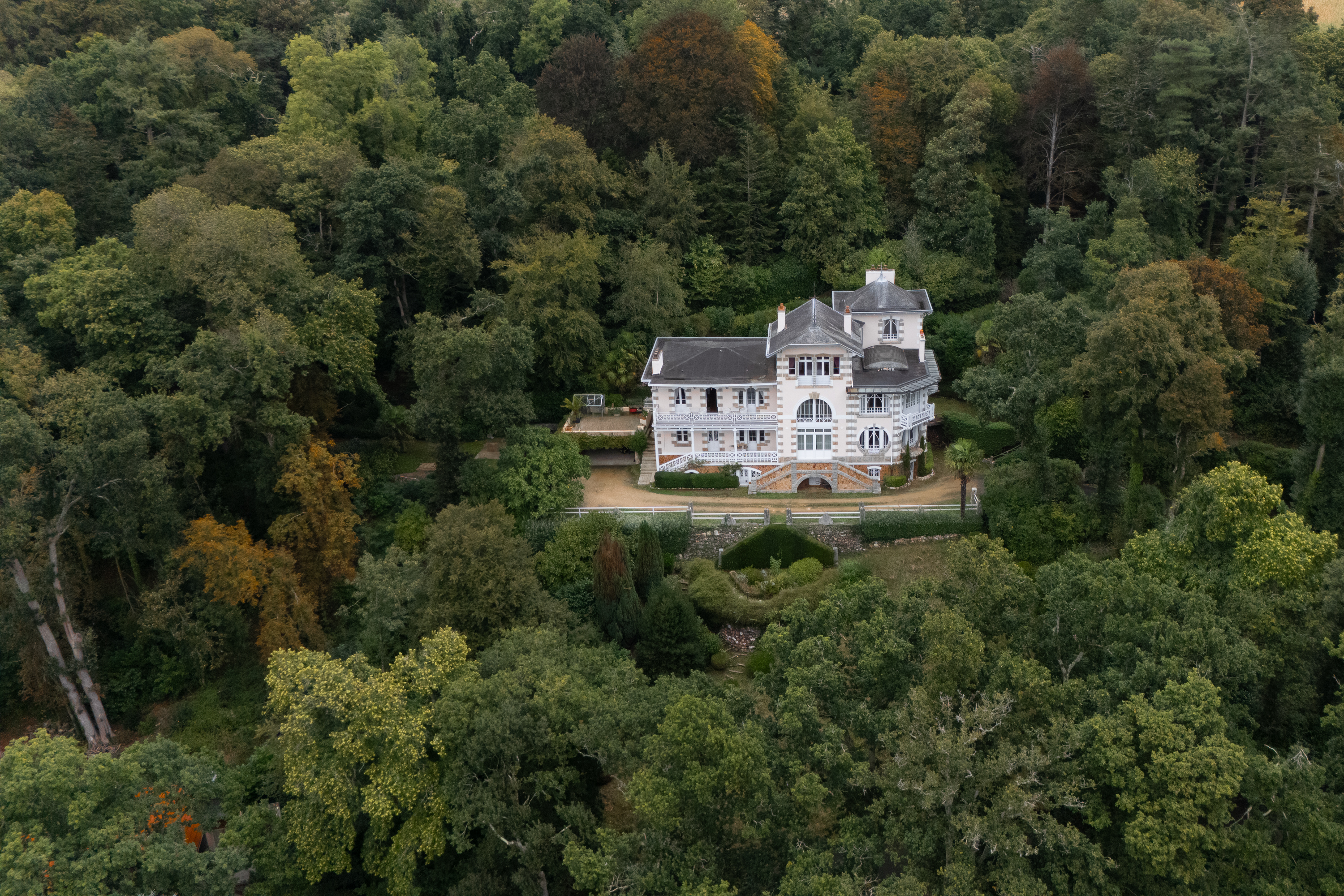Ancienne demeure de Nina Ricci, un joyau Art Nouveau face à la baie de Morlaix