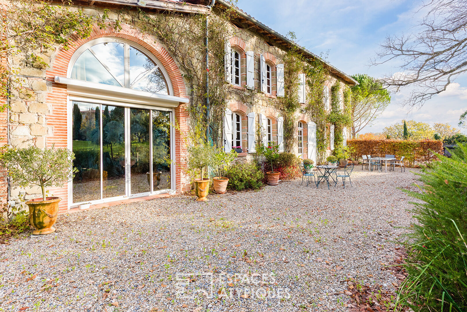 Maison de maître et son écrin de 7000 m² avec piscine
