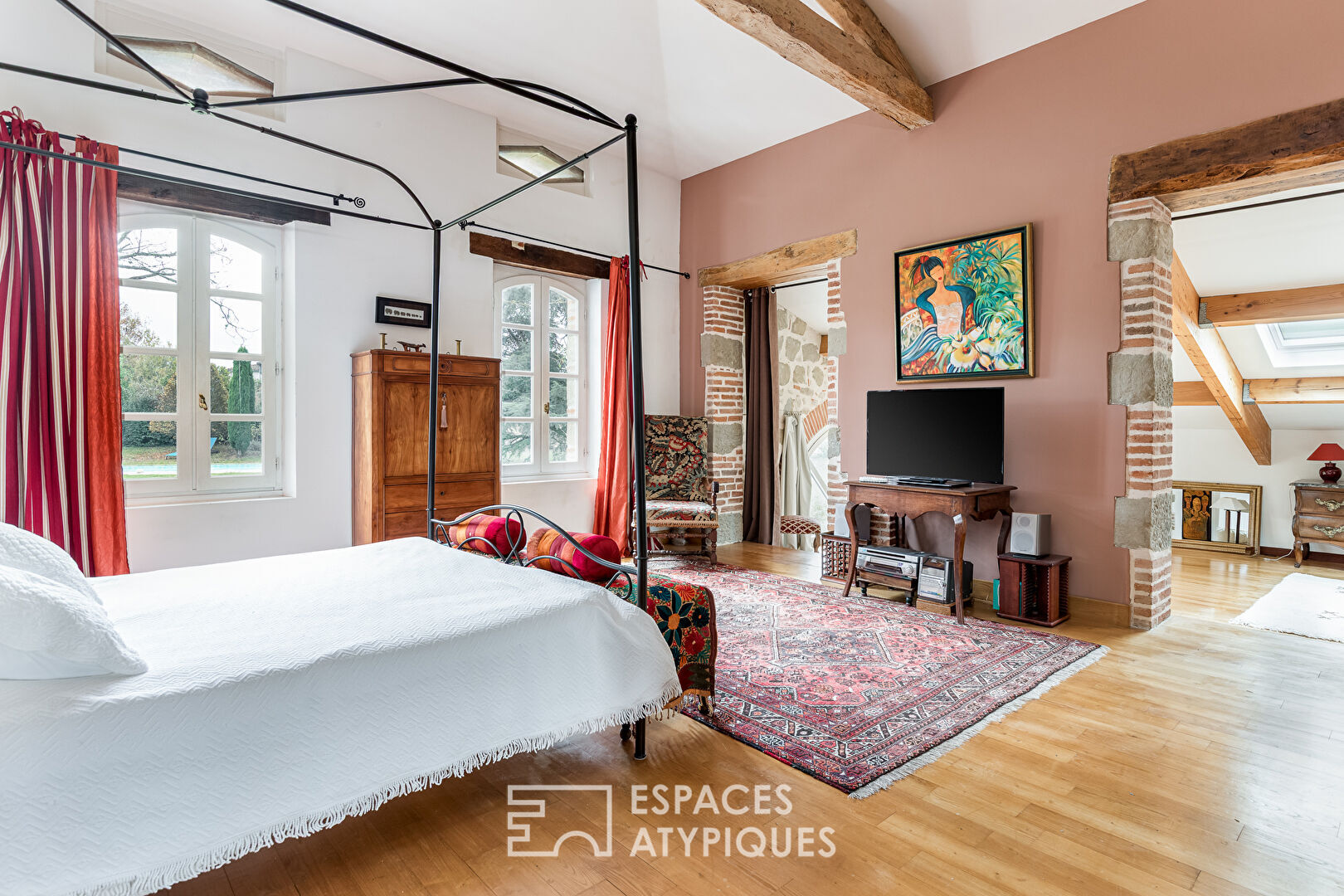 Maison de maître et son écrin de 7000 m² avec piscine