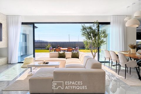 Contemporary house with high-end services