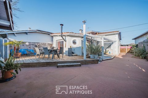 Maison rénovée esprit bassin avec jardin et dépendance au centre-ville