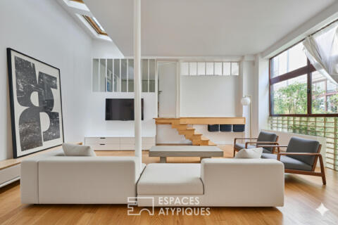 Former workshop transformed into a loft in a quiet, green courtyard
