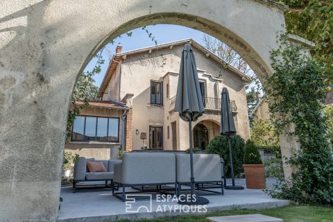 Grande maison bourgeoise rénovée avec jardin et piscine en centre ville