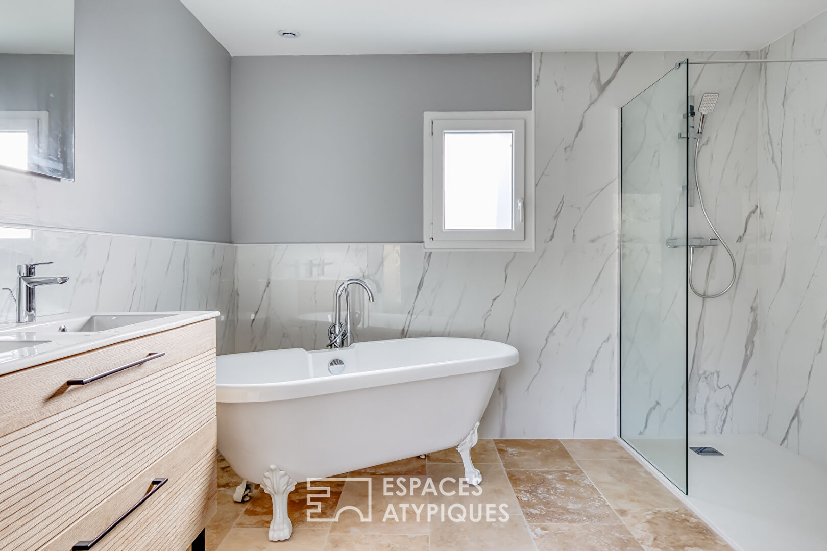 Renovated Norman house in a 2 hectare park