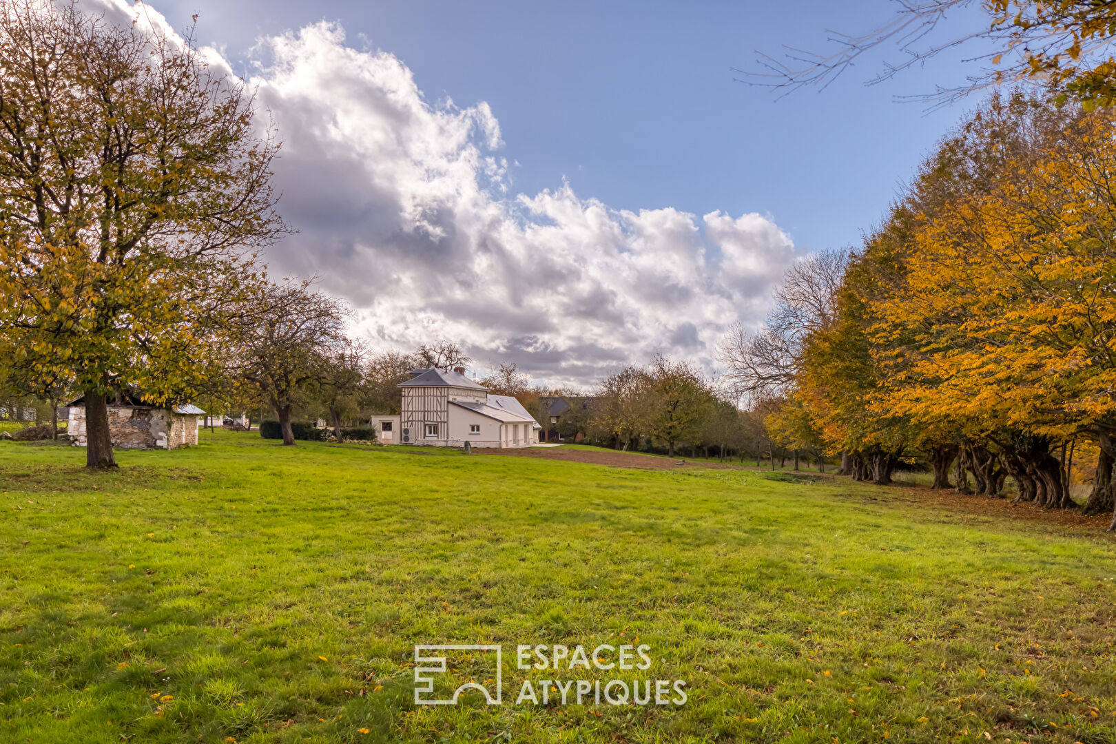 Renovated Norman house in a 2 hectare park