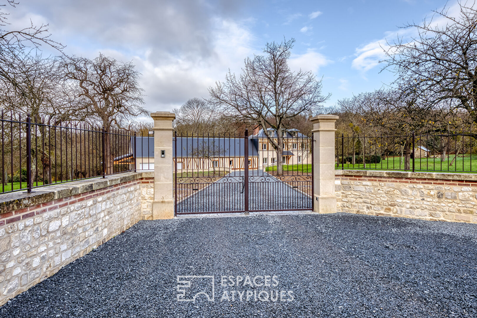Renovated Norman house in a 2 hectare park