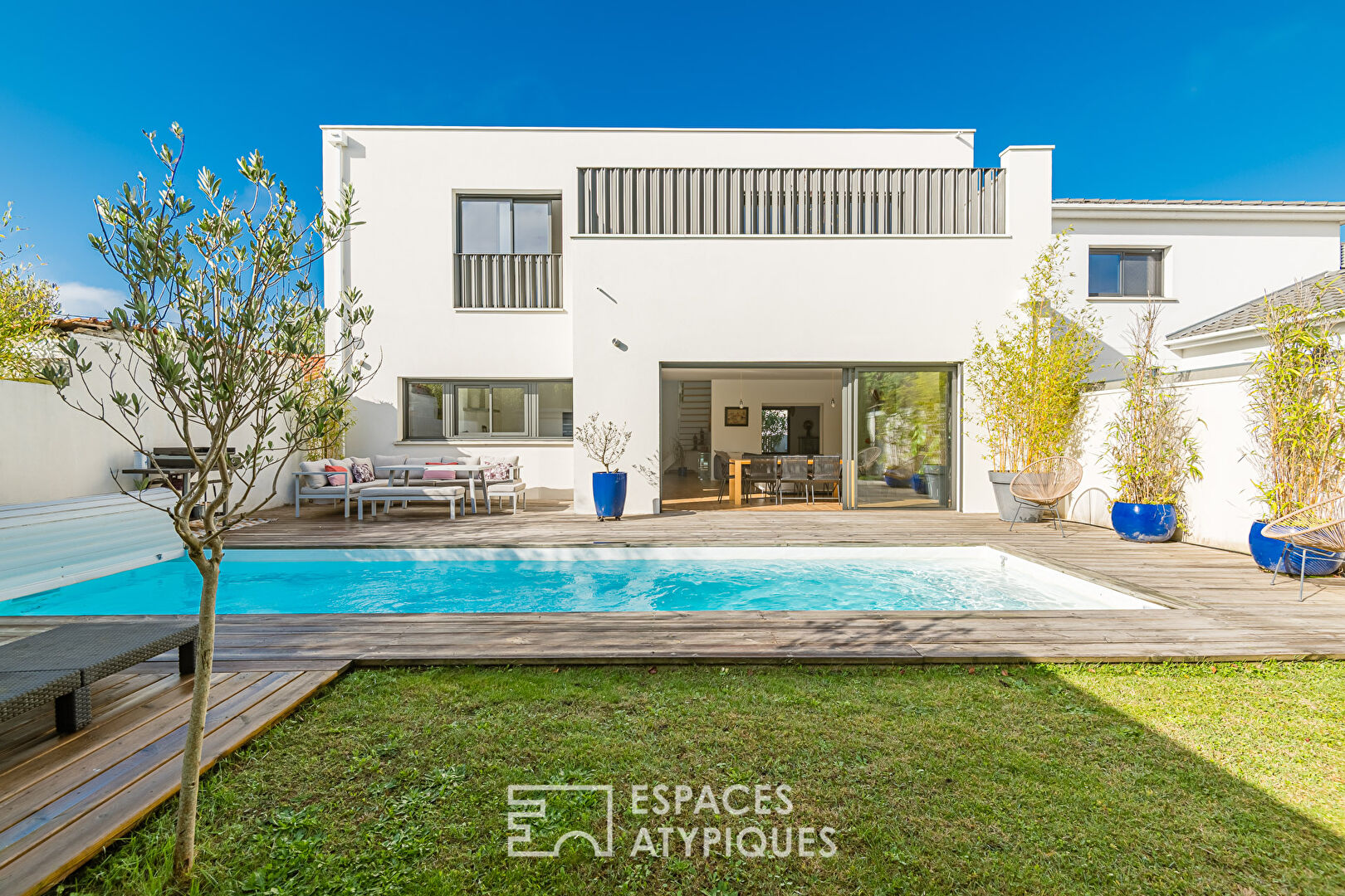 L’harmonie contemporaine au coeur de Caudéran avec piscine et garage