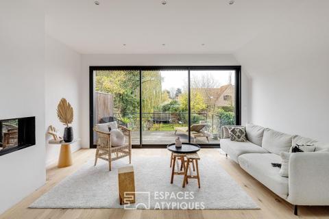 Semi-detached house a stone’s throw from the town