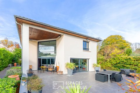 Contemporary family home with exceptional proportions