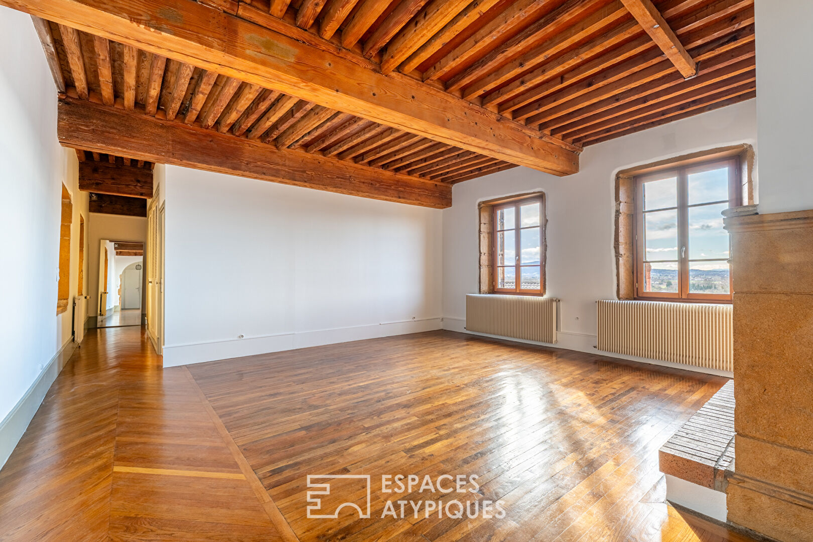 Charme historique et vue panoramique en dernier étage.
