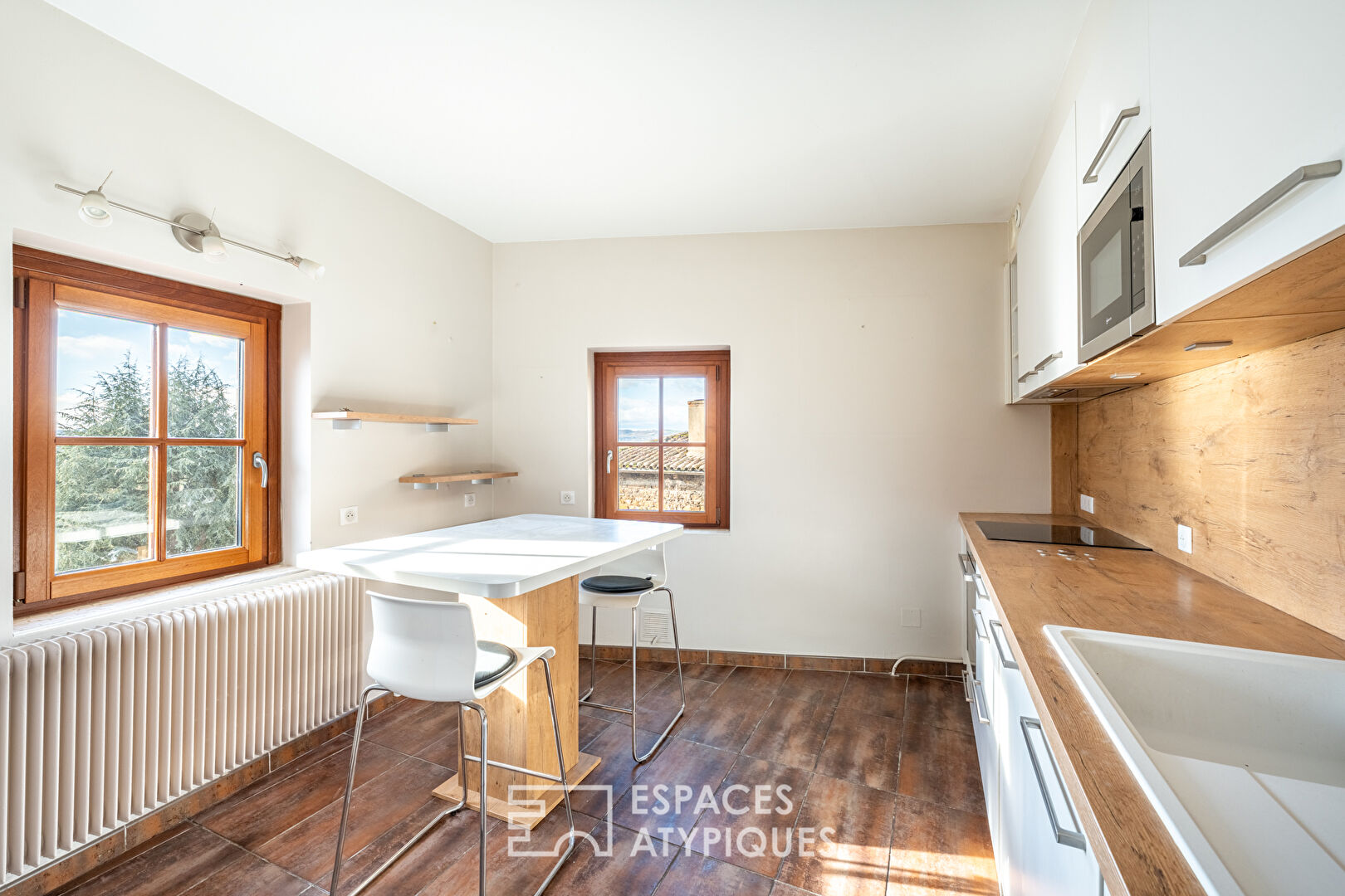 Charme historique et vue panoramique en dernier étage.