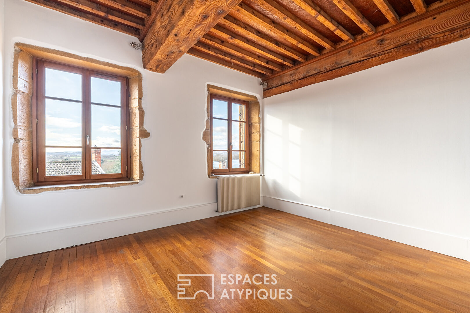 Charme historique et vue panoramique en dernier étage.