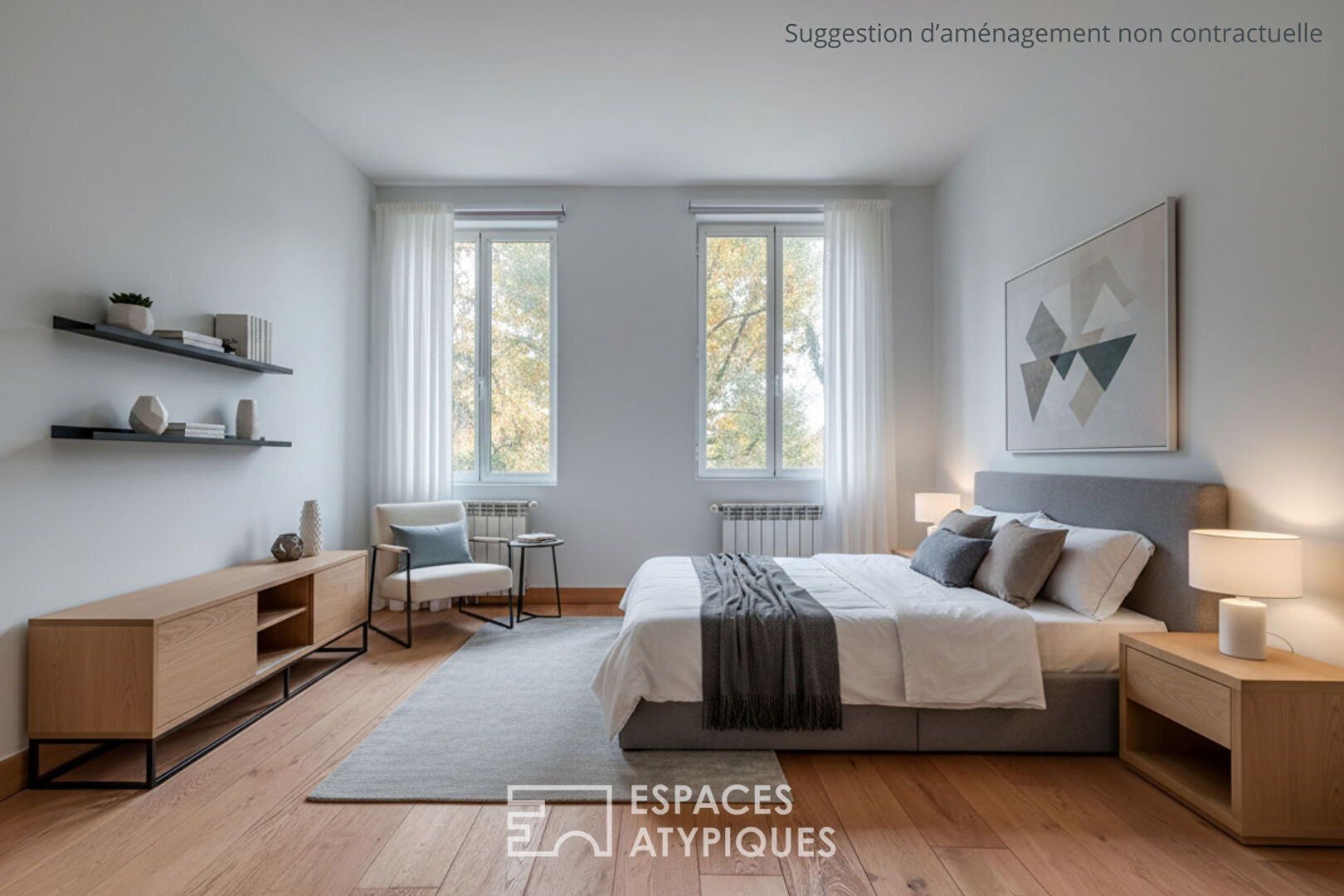 Maison rénovée avec piscine à proximité des commerces et de la gare.