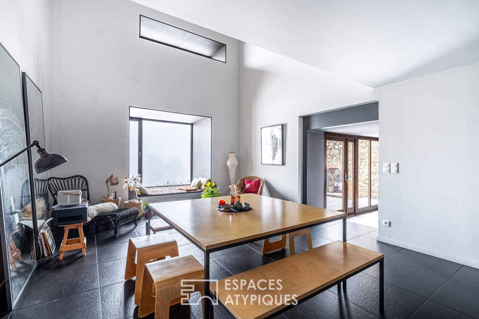 Architect-renovated building in a quiet location with unobstructed views