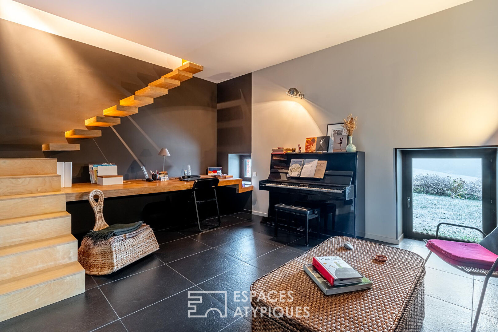 Architect-renovated building in a quiet location with unobstructed views