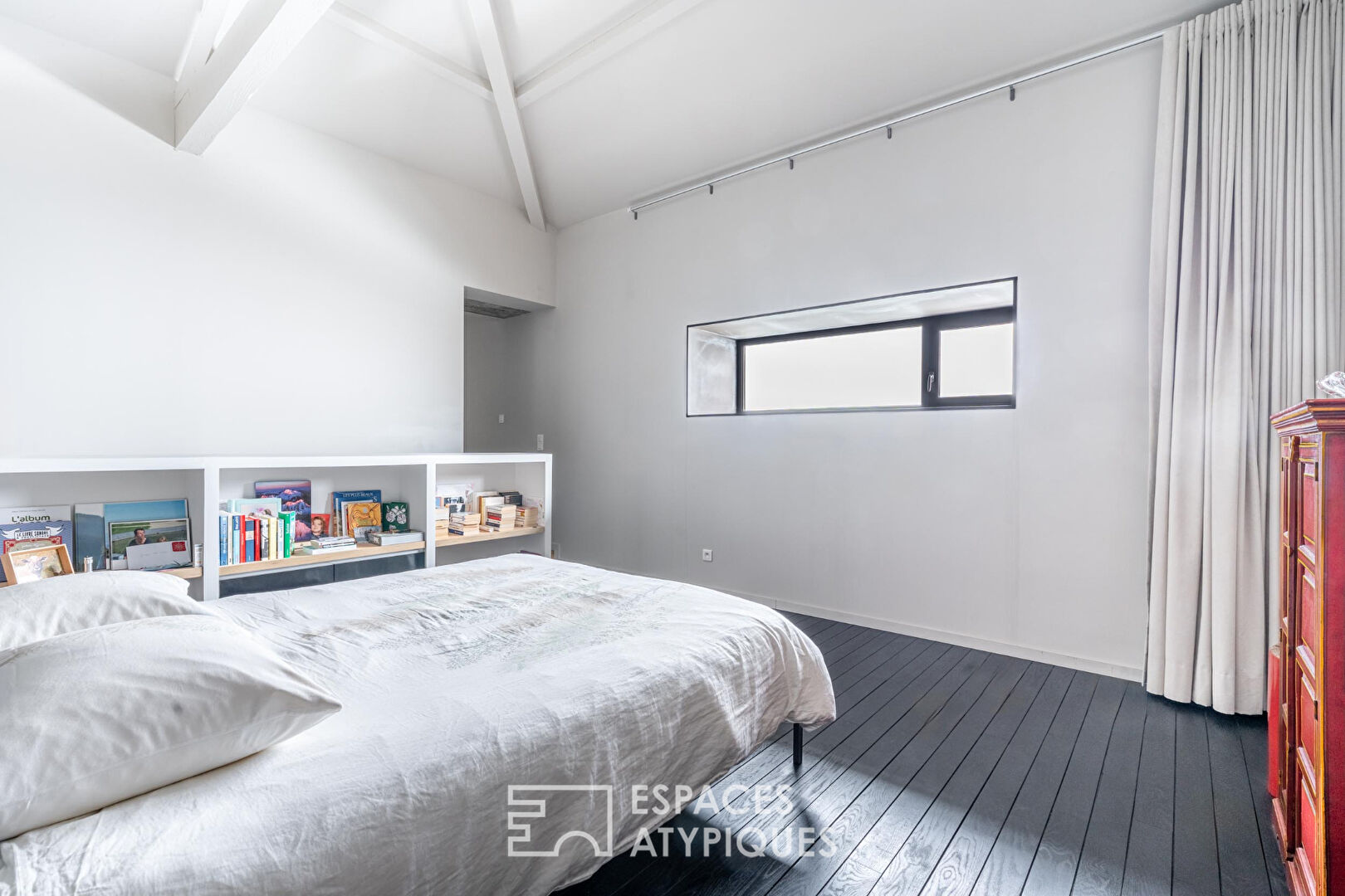 Architect-renovated building in a quiet location with unobstructed views