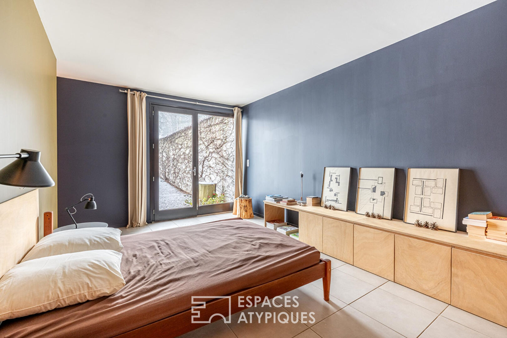 Architect-renovated building in a quiet location with unobstructed views