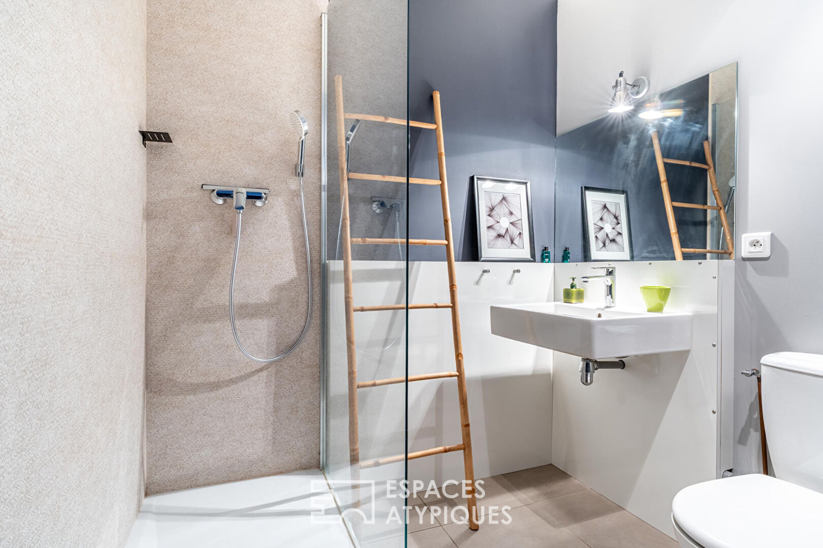 Architect-renovated building in a quiet location with unobstructed views