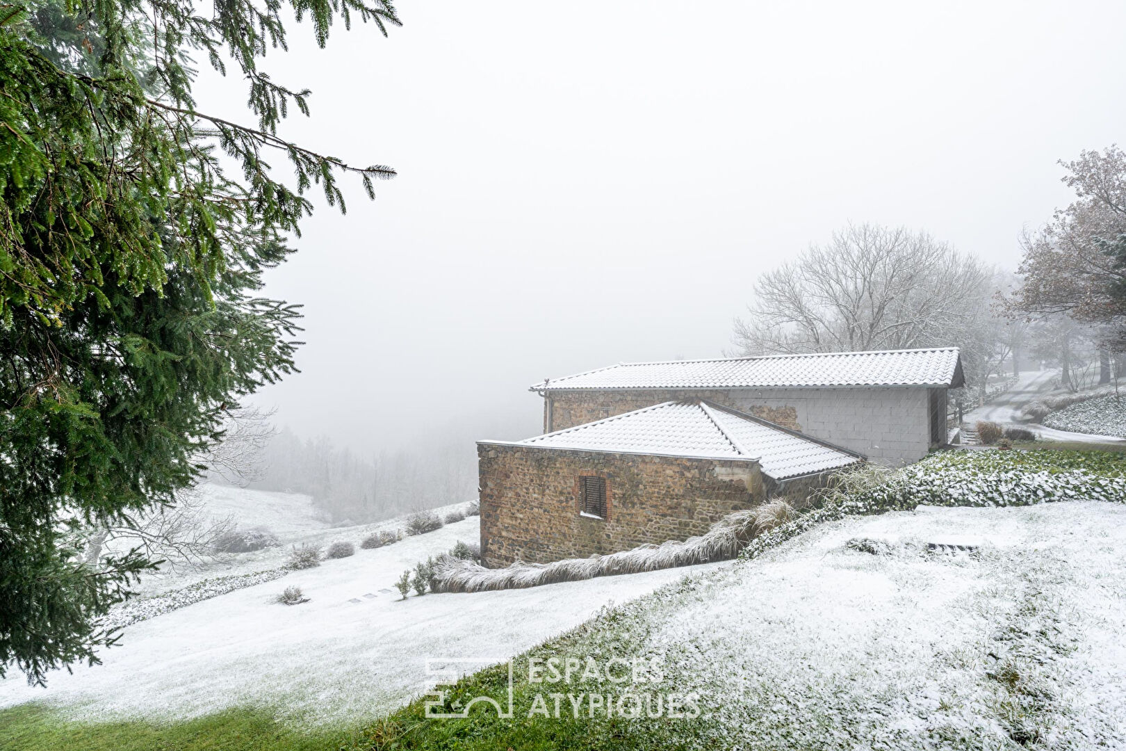 Architect-renovated building in a quiet location with unobstructed views