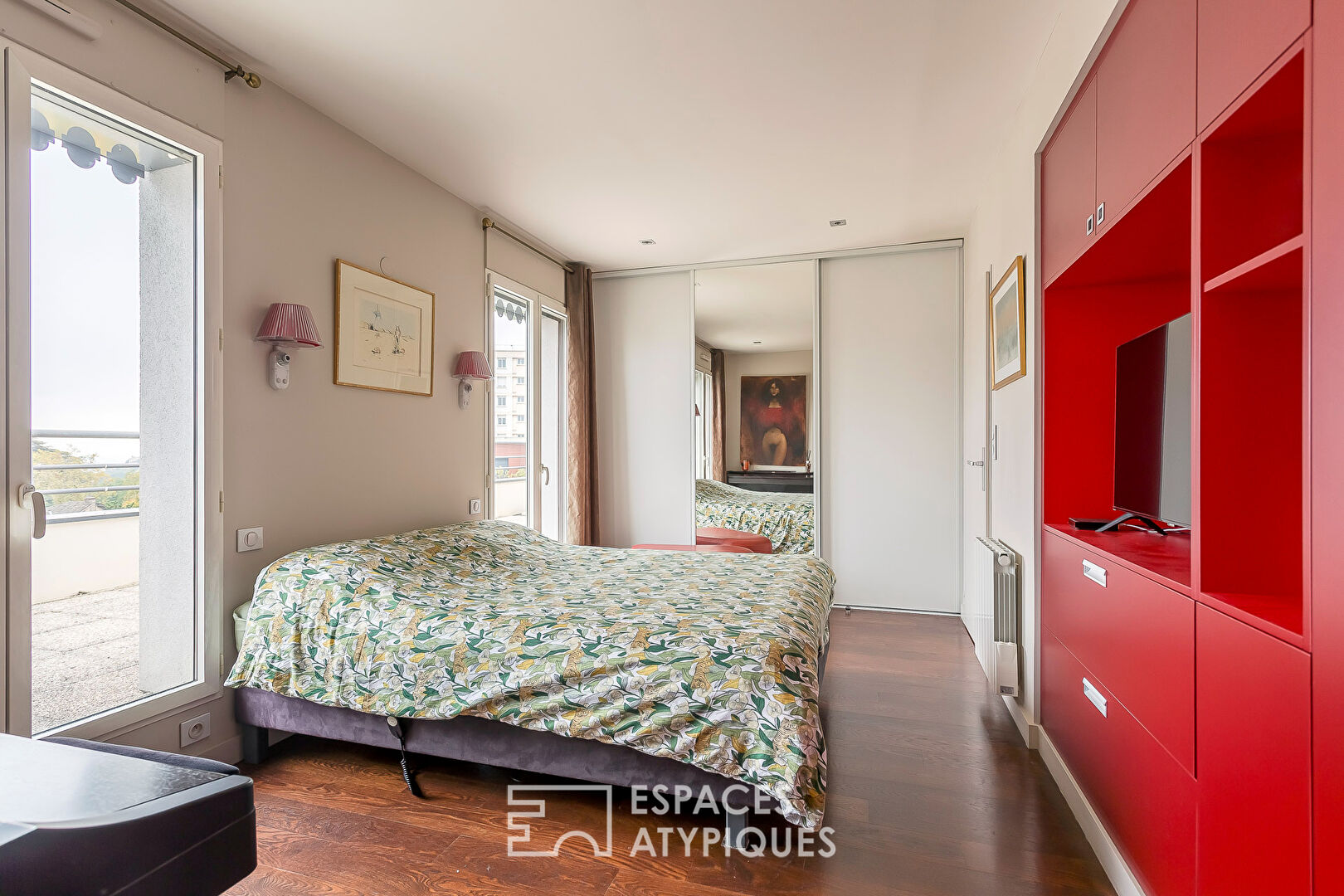 Appartement rénové au dernier étage avec terrasse