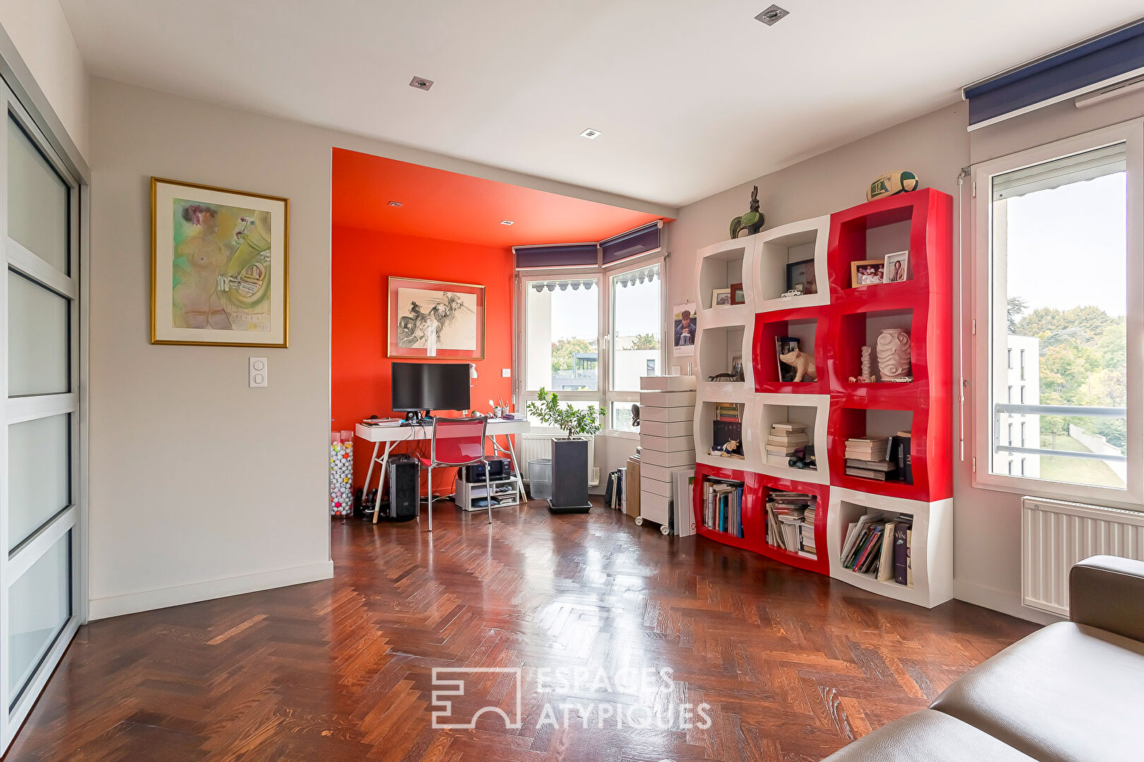 Appartement rénové au dernier étage avec terrasse