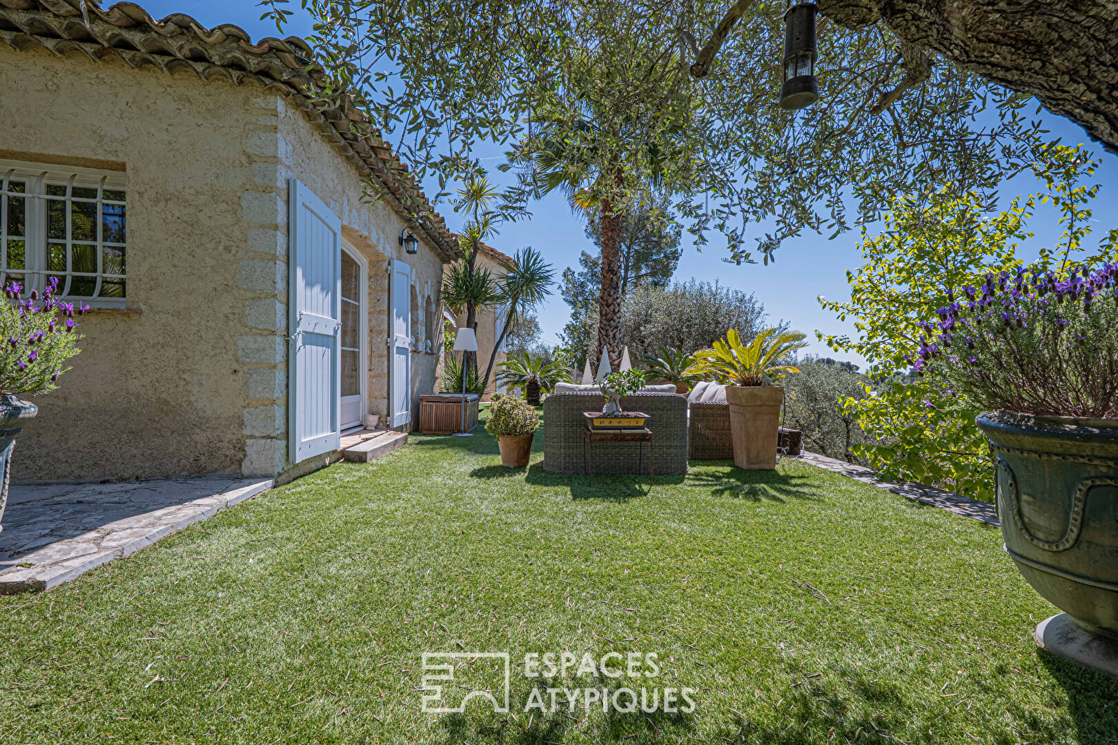 Maison d&rsquo;architecte pleine de charme – LE ROURET