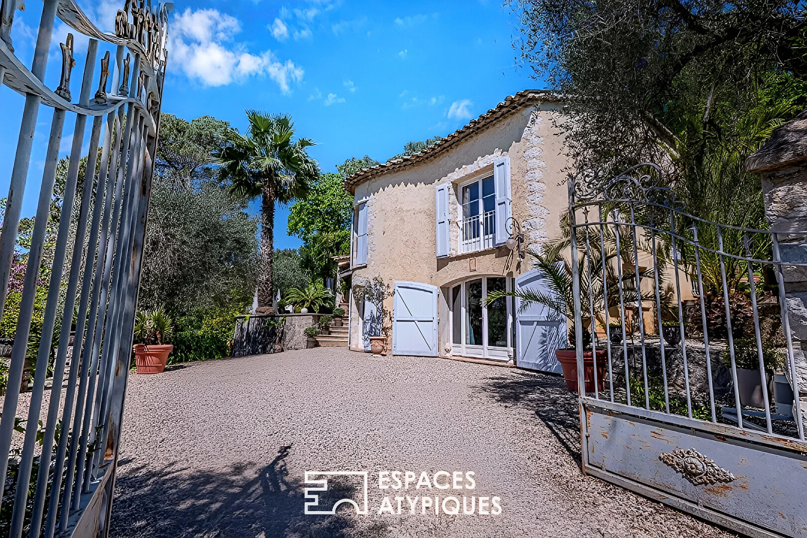 Maison d&rsquo;architecte pleine de charme – LE ROURET