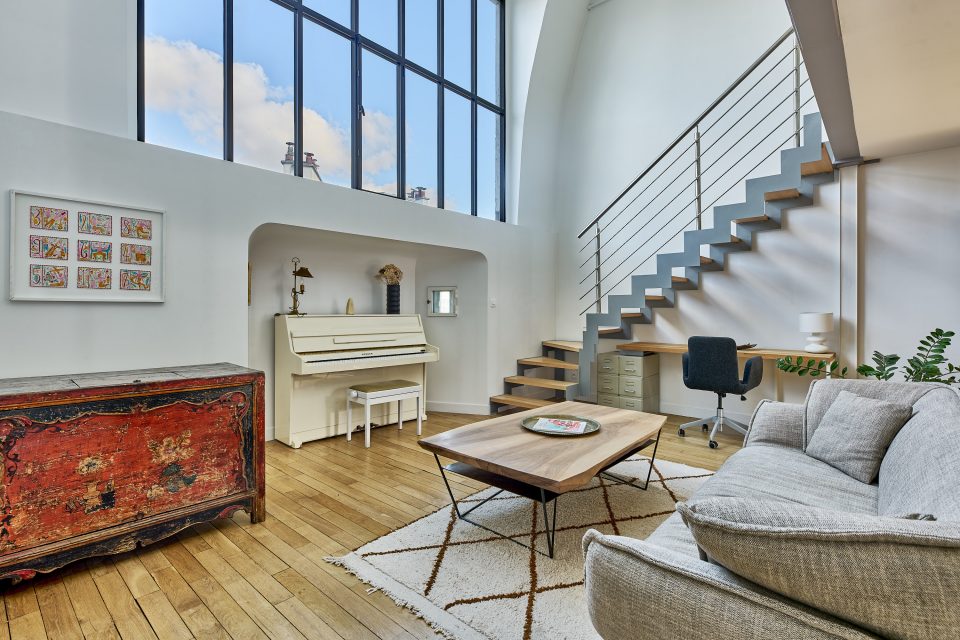 Atelier d’artiste en dernier étage avec remise à tableaux à SoPi