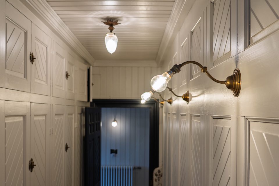 Demeure Art nouveau en baie de Morlaix, intérieur rénové à l'ancienne