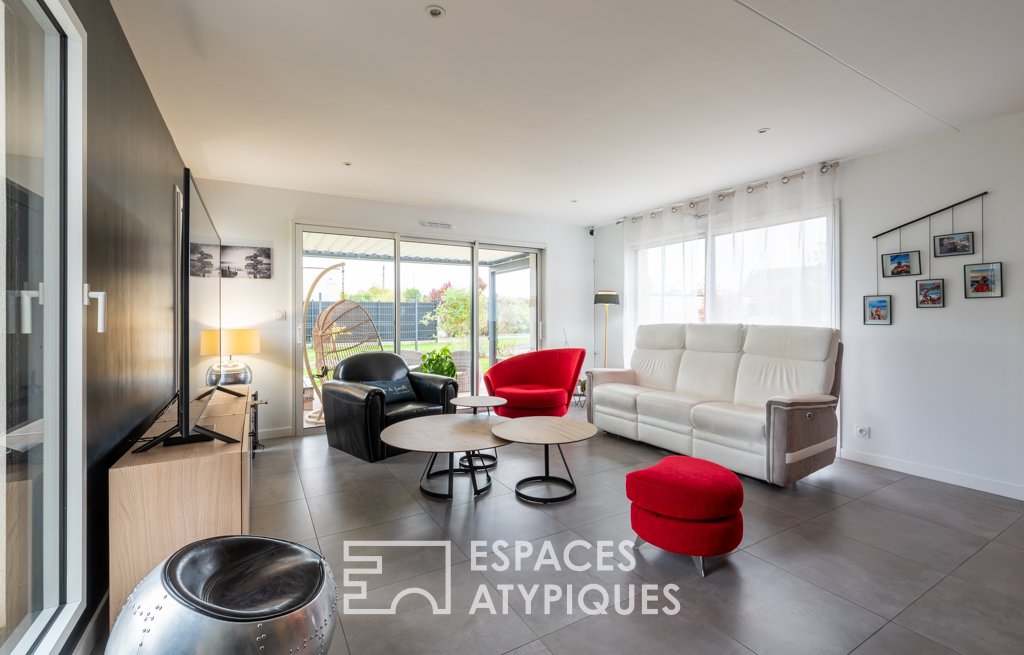 Lumineuse contemporaine familiale et son jardin paysagé