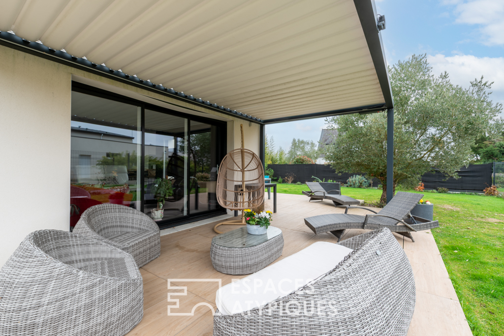 Lumineuse contemporaine familiale et son jardin paysagé