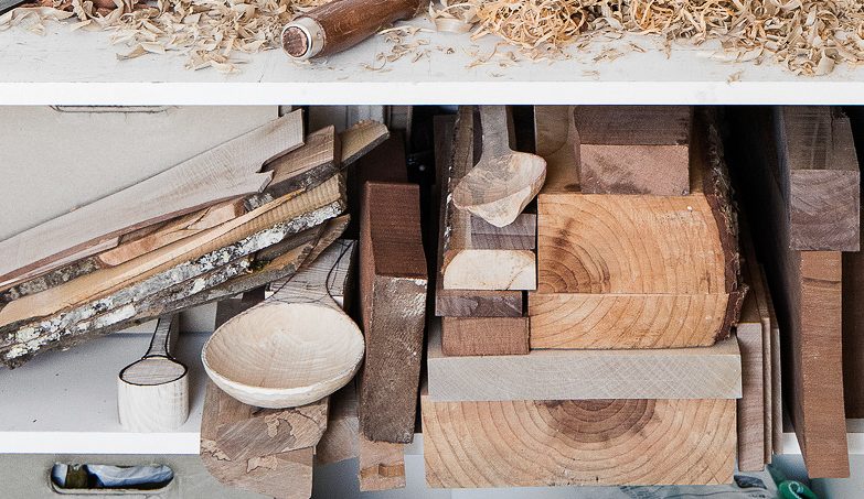 Visite Atypique :  Rencontre avec Ferréol Babin, designer qui sculpte la roche et le bois