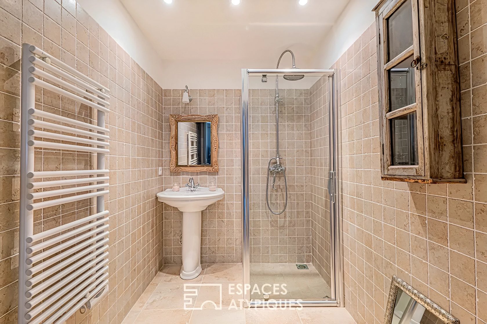 Fabron – Bien d&rsquo;exception en rez-de-jardin avec vue panoramique mer