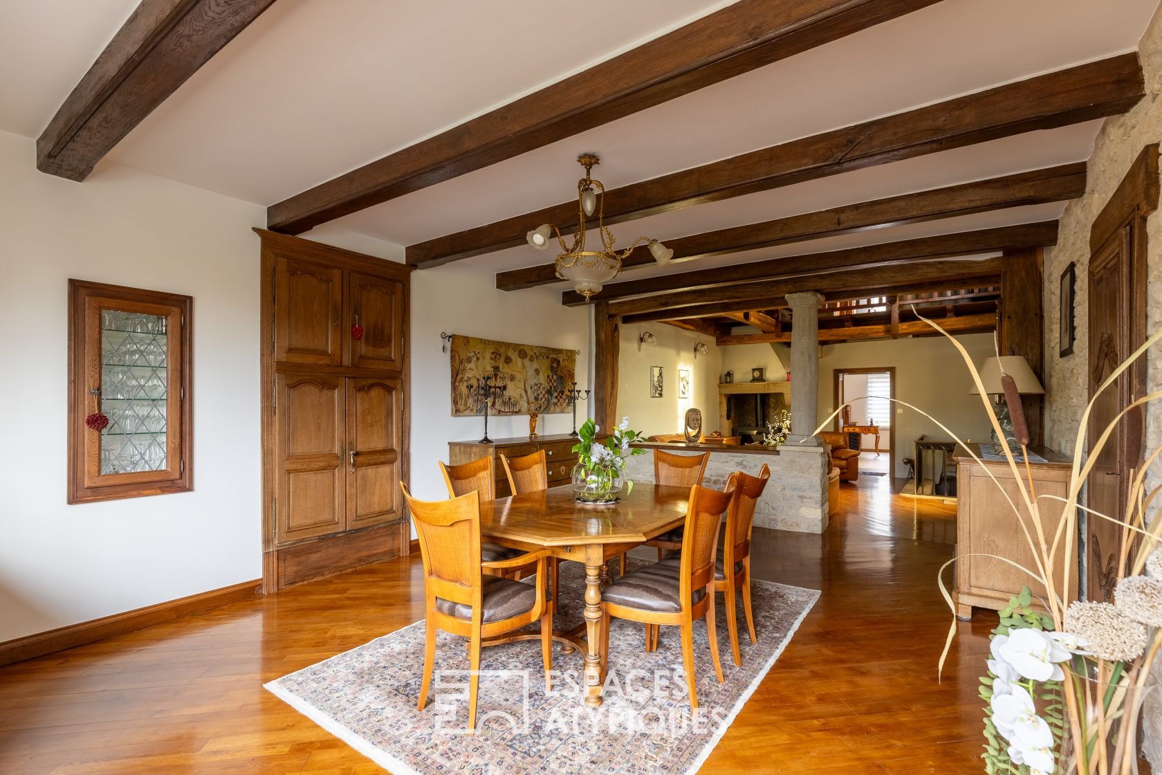 Ancien corps de ferme transformé et sa grange à 20 minutes de Metz