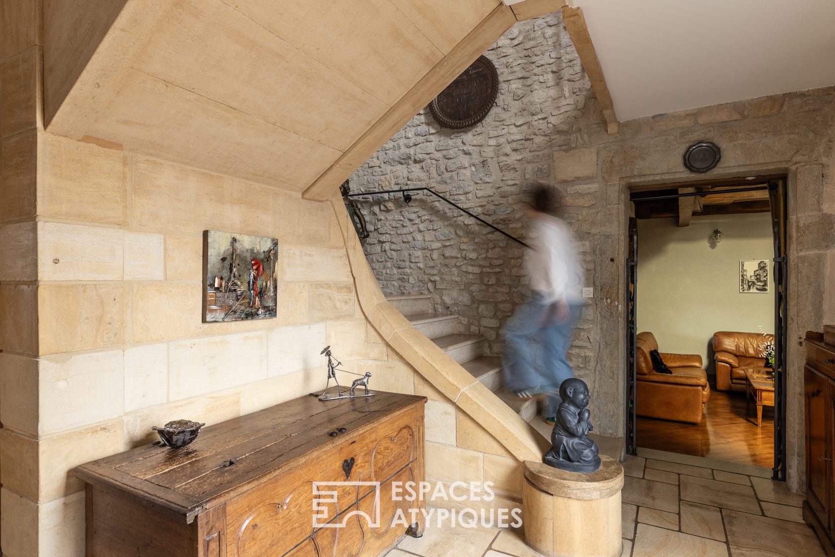 Ancien corps de ferme transformé et sa grange à 20 minutes de Metz