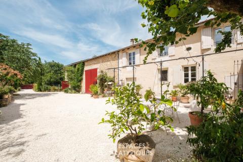 Maison de caractère du XVe, avec grand étang pittoresque
