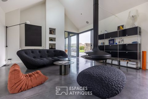 Maison d&rsquo;architecte contemporaine avec parc et piscine